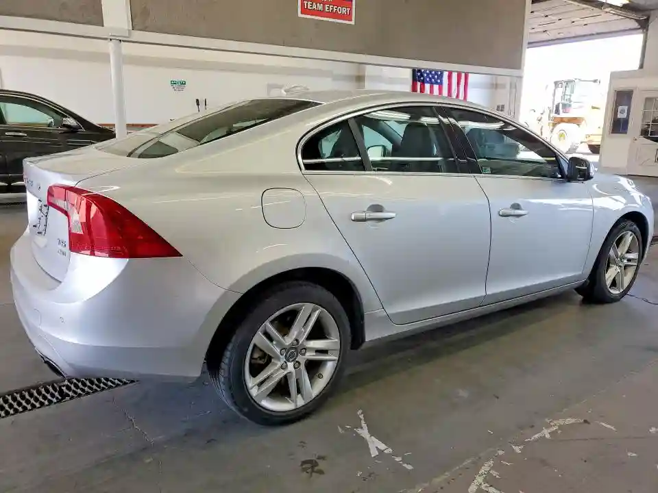 YV1612TK8F2332243 2015 VOLVO S60-2