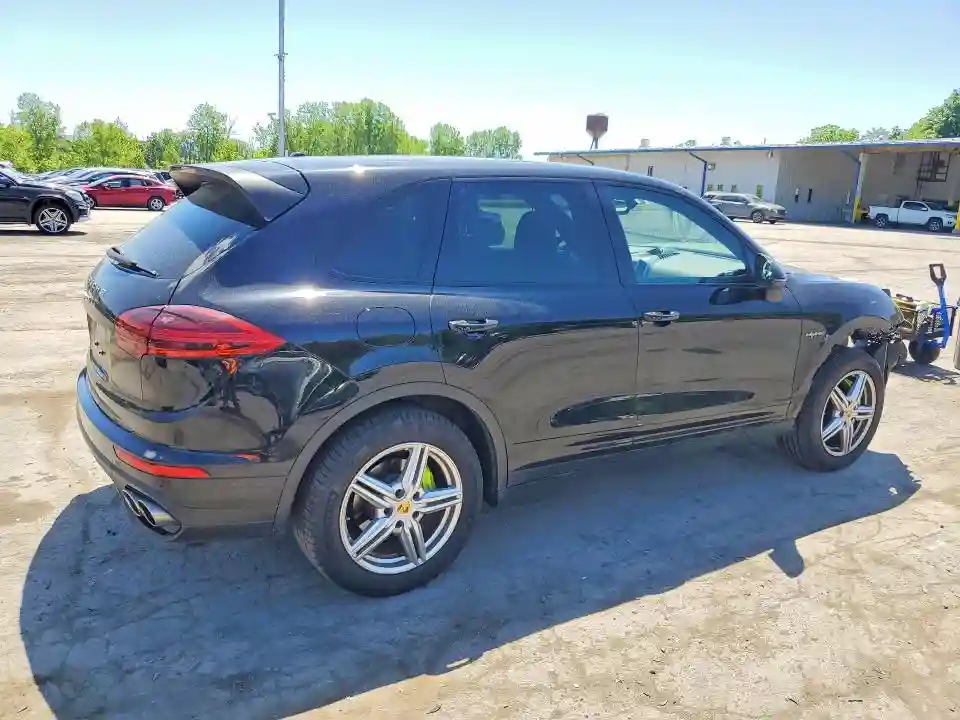 WP1AE2A2XGLA16523 2016 PORSCHE CAYENNE-2