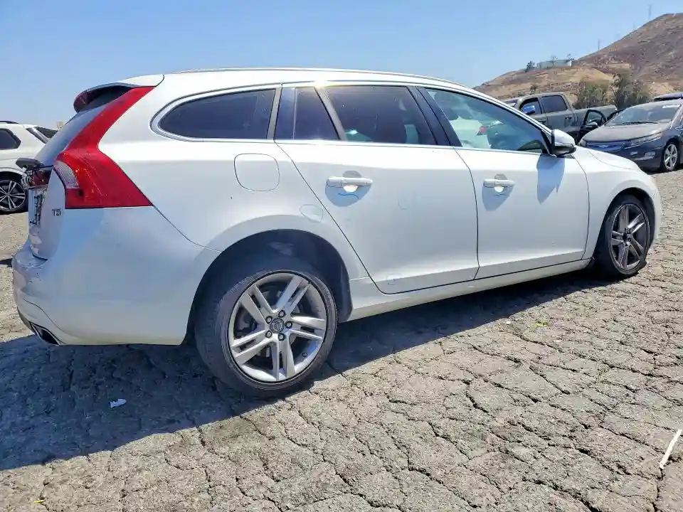 YV140MEBXF1208094 2015 VOLVO V60-2