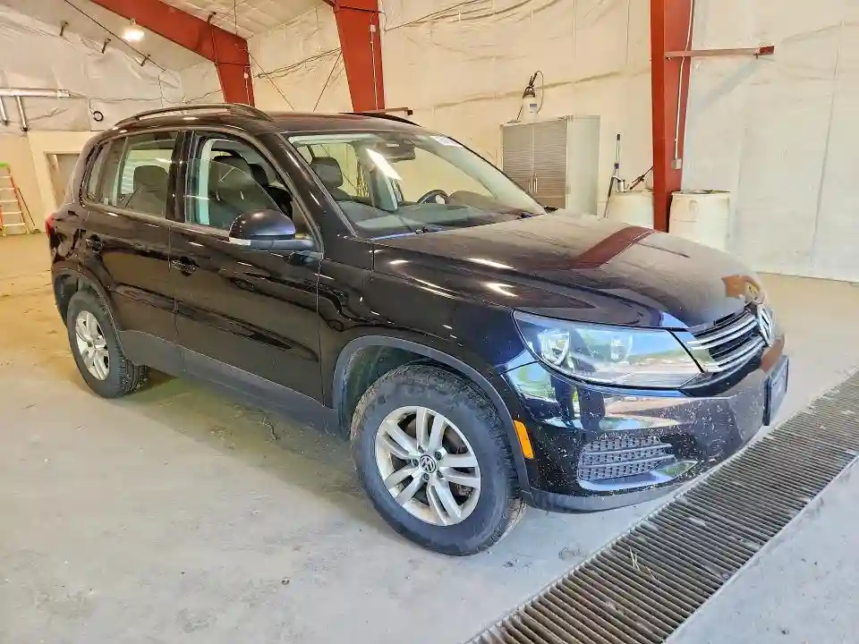 WVGBV7AX3HK000505 2017 VOLKSWAGEN TIGUAN-3