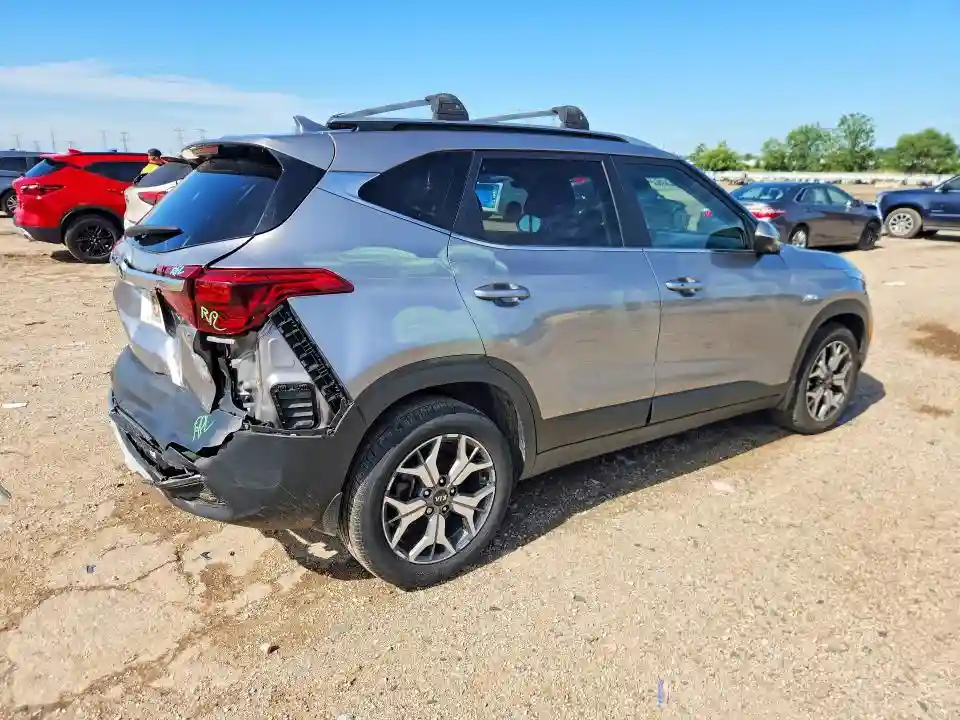 KNDERCAA9M7170293 2021 KIA SELTOS-2