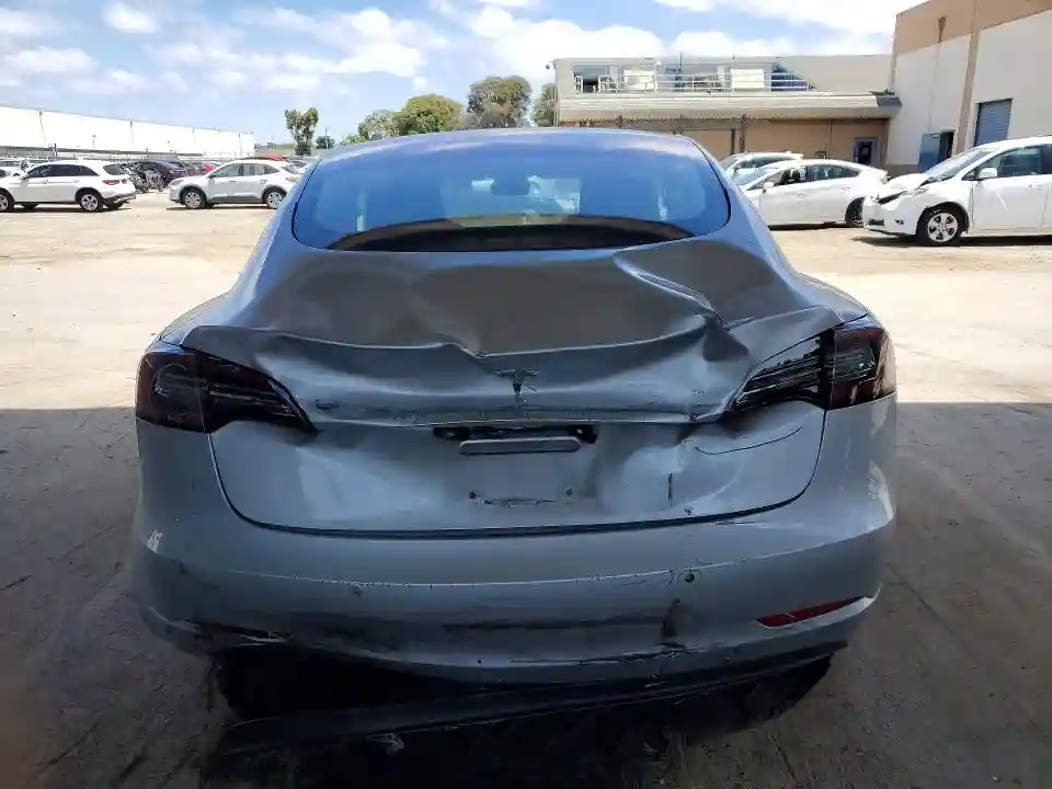 5YJ3E1EA3JF048729 2018 TESLA MODEL 3-5