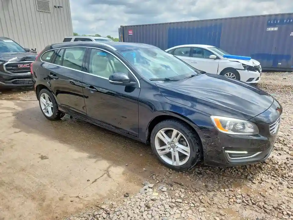 YV140MEC2F1213623 2015 VOLVO V60-3