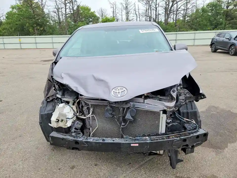 5TDKK3DC8FS647194 2015 TOYOTA SIENNA-4