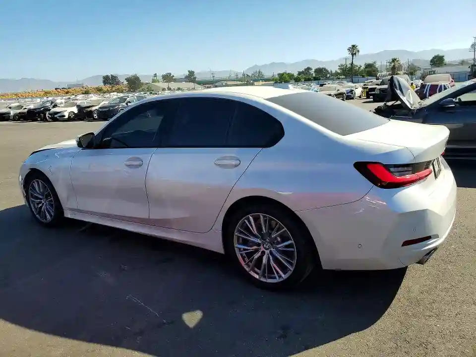 3MW69FF03P8D23739 2023 BMW 3 SERIES-1