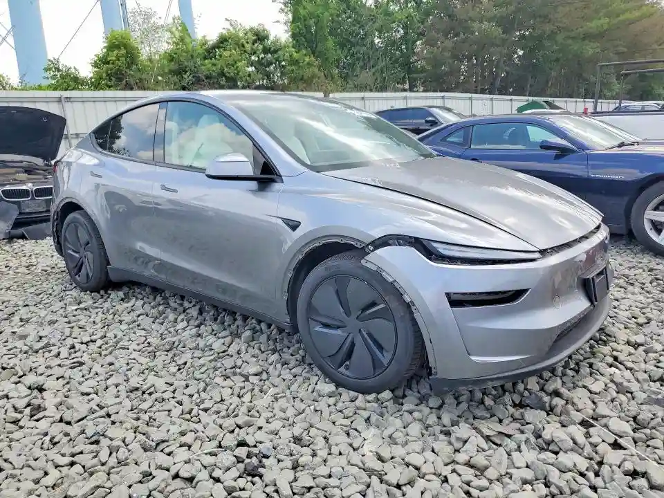 7SAYGDEEXTA382585 2026 TESLA MODEL Y-3