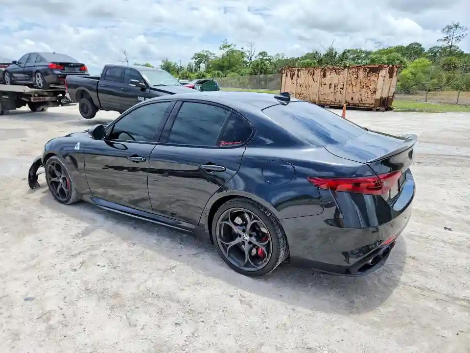 ZARFAEAV2H7518277 2017 ALFA ROMEO GIULIA-1