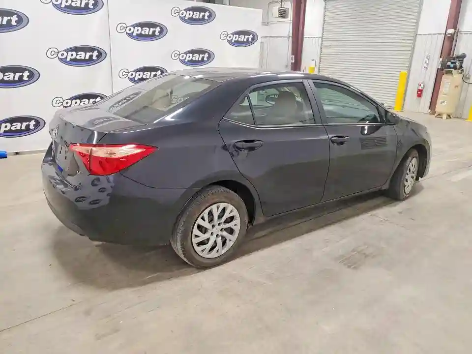 5YFBURHE6JP784614 2018 TOYOTA COROLLA-2