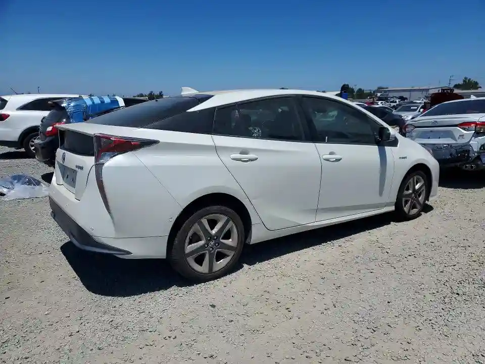 JTDKARFUXJ3551007 2018 TOYOTA PRIUS THRE-2