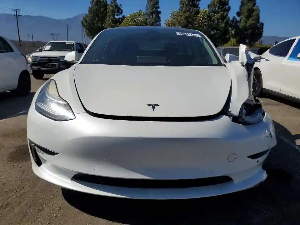 5YJ3E1EA3JF017416 2018 TESLA MODEL 3-4