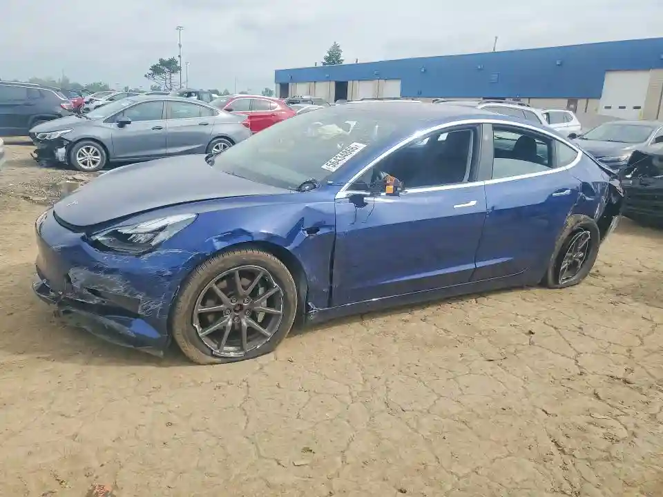 5YJ3E1EB6JF090272 2018 TESLA MODEL 3-0