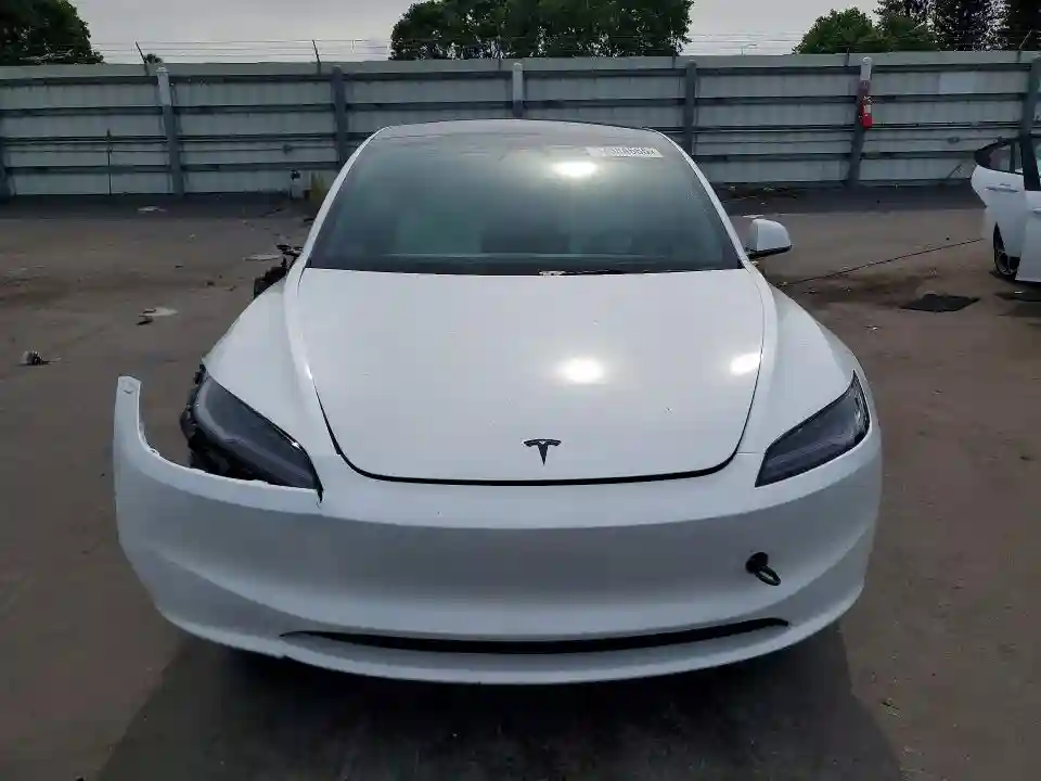 5YJ3E1EA5TF154778 2026 TESLA MODEL 3-4