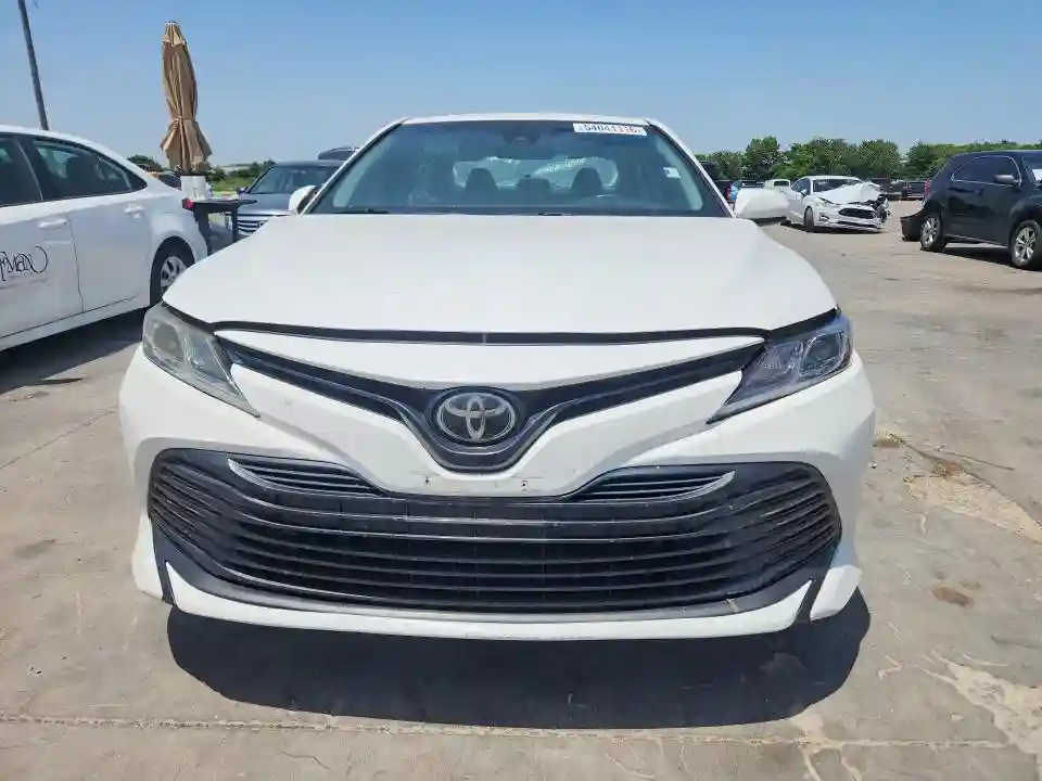 4T1B11HK1JU070761 2018 TOYOTA CAMRY-4