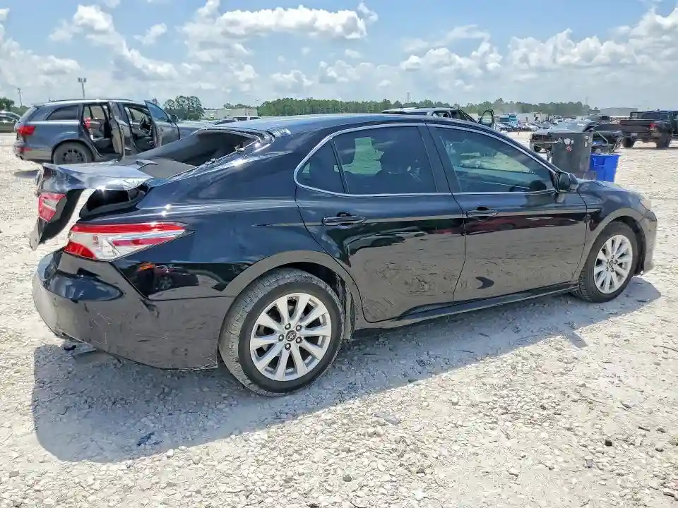 4T1B11HK9JU062715 2018 TOYOTA CAMRY-2