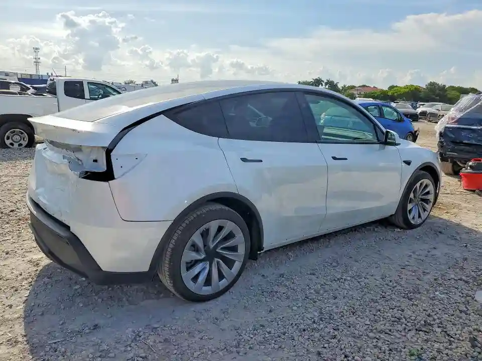 7SAYGDED9TA500973 2026 TESLA MODEL Y-2