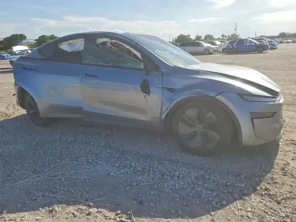 7SAYGDED1TA704277 2026 TESLA MODEL Y-3