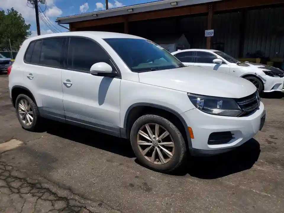 WVGBV7AX3HK046027 2017 VOLKSWAGEN TIGUAN-3