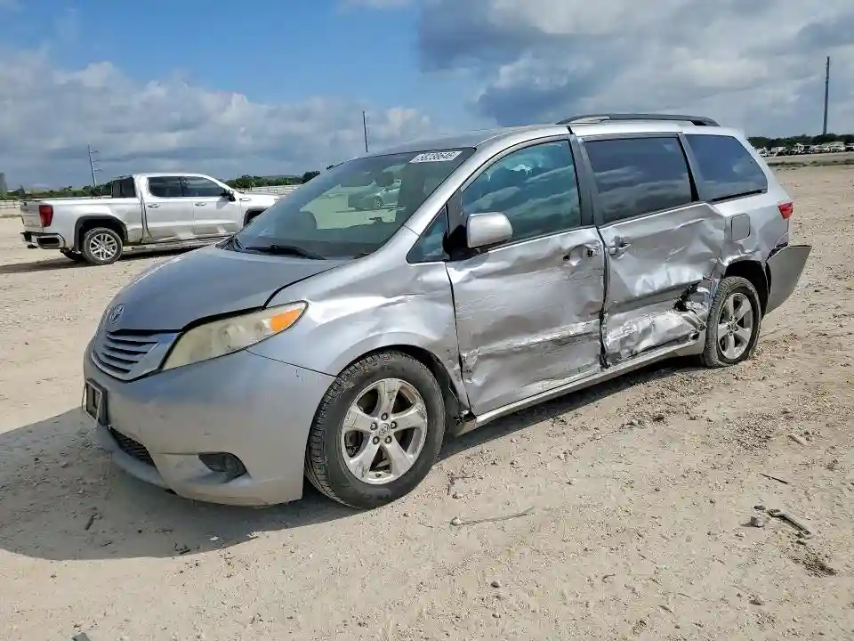 5TDKZ3DC5HS796547 2017 TOYOTA SIENNA LE-0