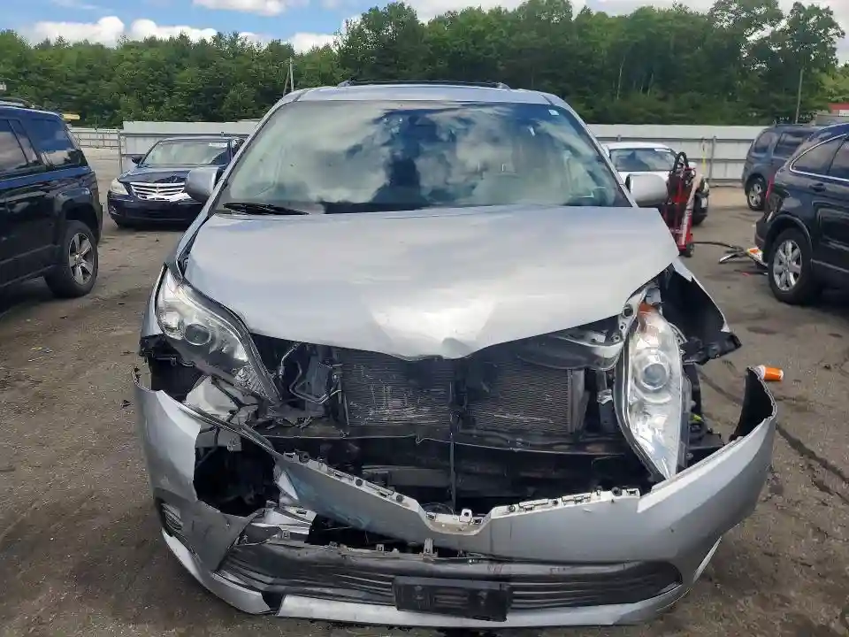 5TDDZ3DC6KS222541 2019 TOYOTA SIENNA-4