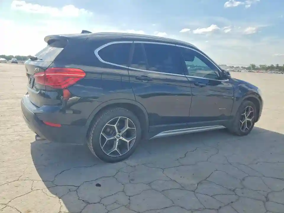WBXHU7C32J5H41735 2018 BMW X1-2