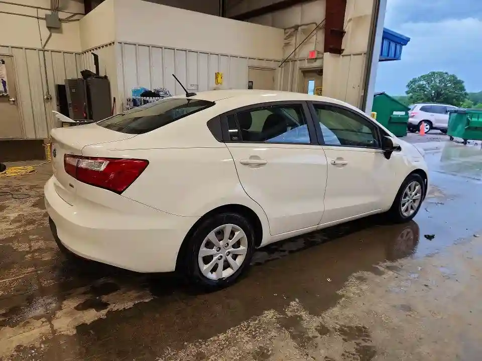 KNADM4A33G6686187 2016 KIA RIO-2