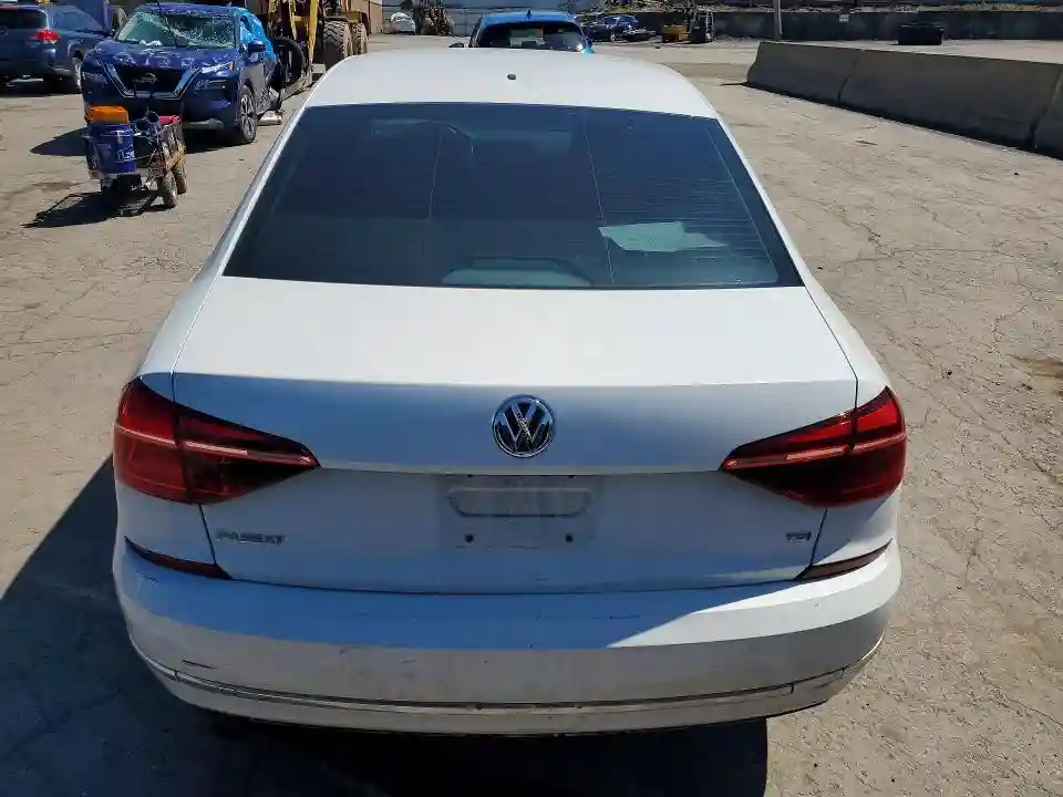 1VWAA7A30JC016604 2018 VOLKSWAGEN PASSAT-5