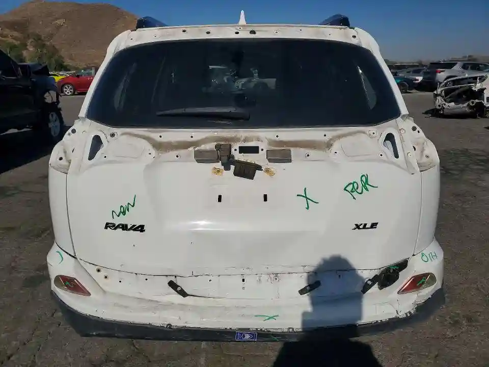 JTMWFREV0JJ197376 2018 TOYOTA RAV4-5