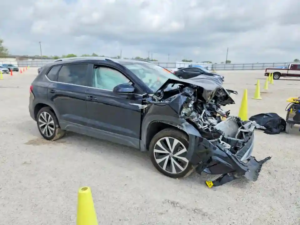 3VVEX7B26PM381581 2023 VOLKSWAGEN TAOS SE-3