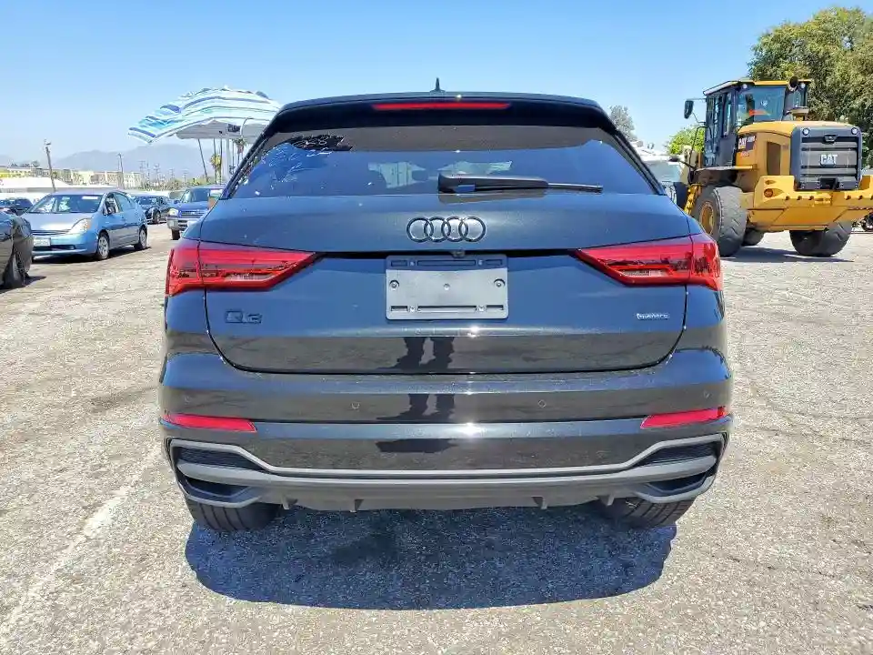 WA1EECF31R1053365 2024 AUDI Q3-5