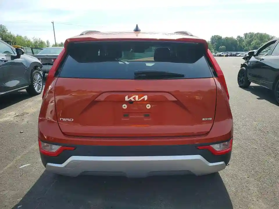 KNDCS3LF0P5063623 2023 KIA NIRO-5