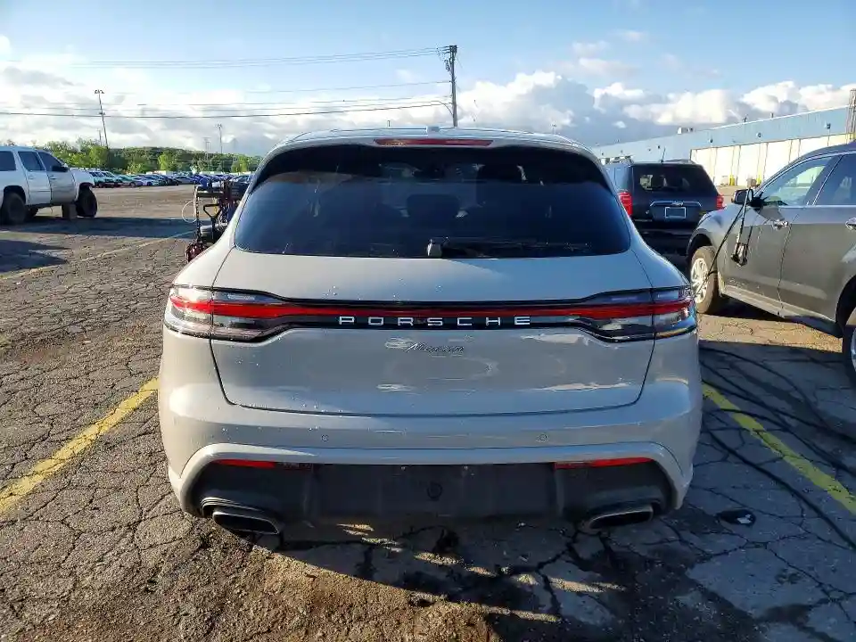 WP1AA2A51SLB03905 2025 PORSCHE MACAN-5