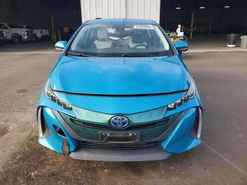 JTDKARFP8J3099357 2018 TOYOTA PRIUS-4