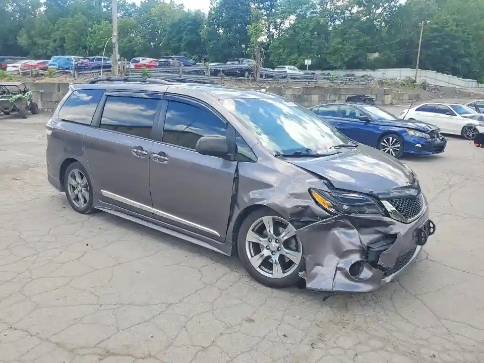 5TDXZ3DC1HS849816 2017 TOYOTA SIENNA-3