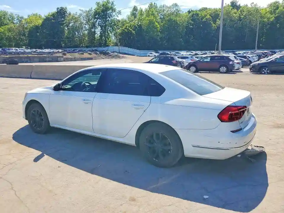 1VWAA7A30JC016604 2018 VOLKSWAGEN PASSAT-1