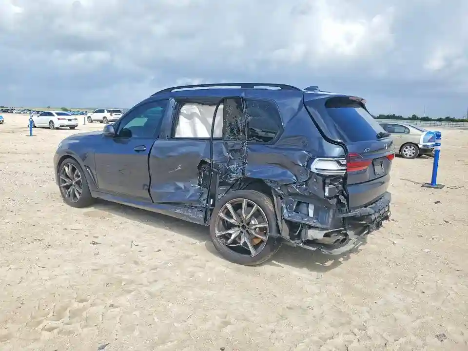 5UXCX6C07N9M11002 2022 BMW X7-1