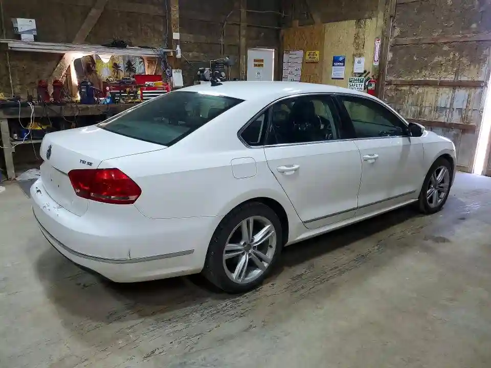 1VWBS7A35FC042124 2015 VOLKSWAGEN PASSAT-2