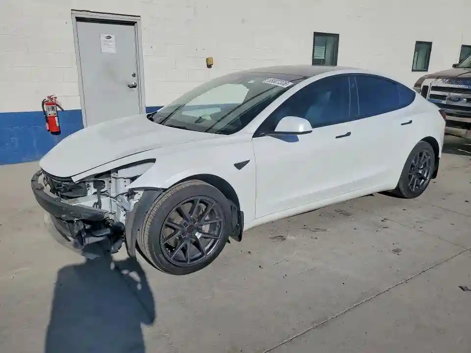 5YJ3E1EB3NF109950 2022 TESLA MODEL 3-0