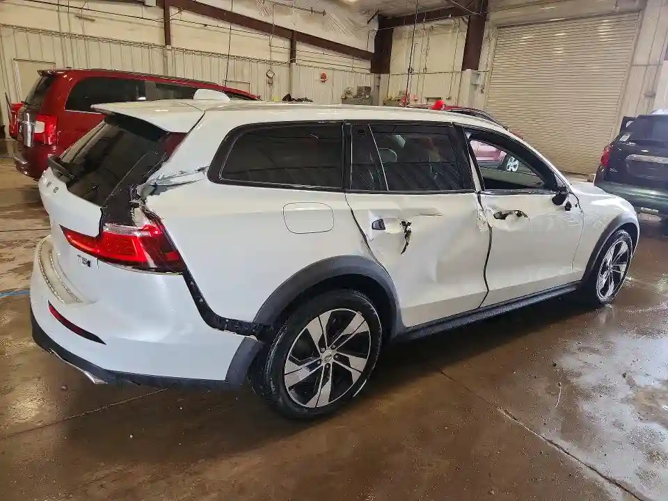 YV4102WK3L1039587 2020 VOLVO V60-2