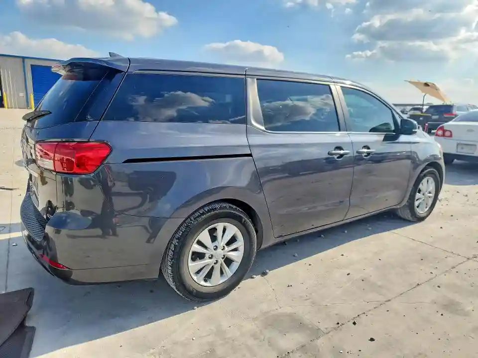 KNDMB5C10H6218879 2017 KIA SEDONA-2