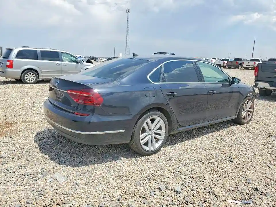 1VWBA7A39JC008215 2018 VOLKSWAGEN PASSAT-2