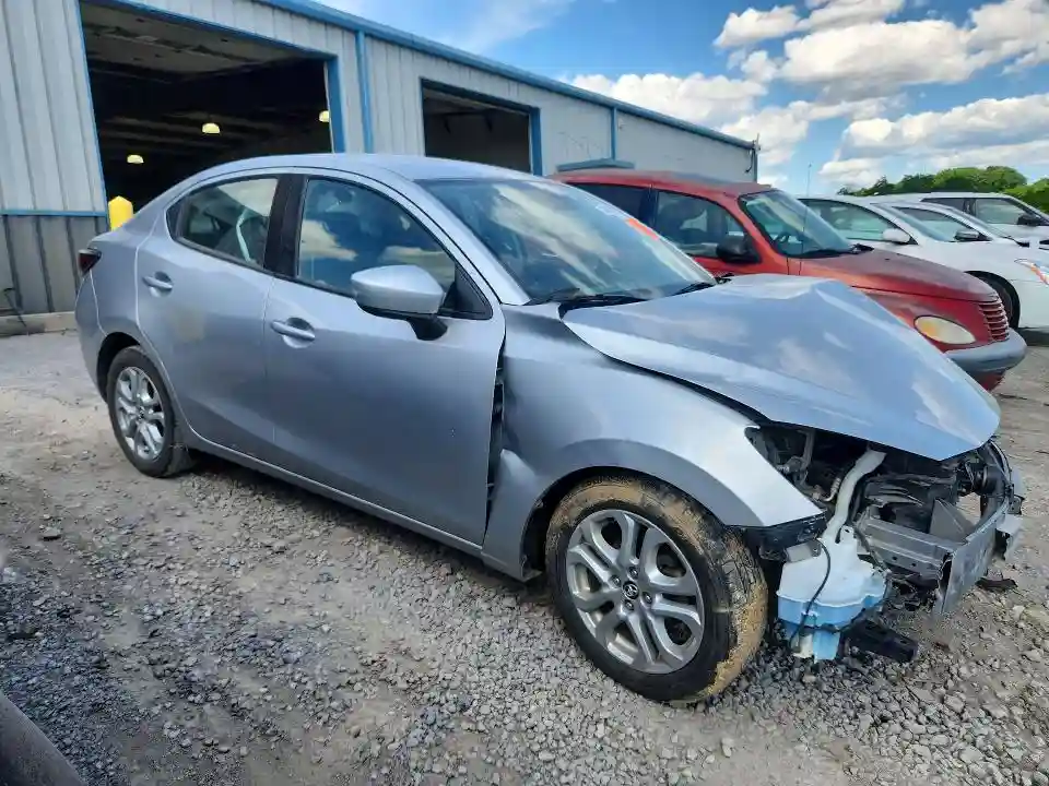 3MYDLBYV9JY328045 2018 TOYOTA YARIS-3