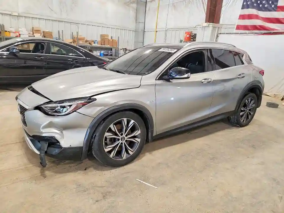 SJKCH5CR1HA024646 2017 INFINITI QX30 PREMI-0