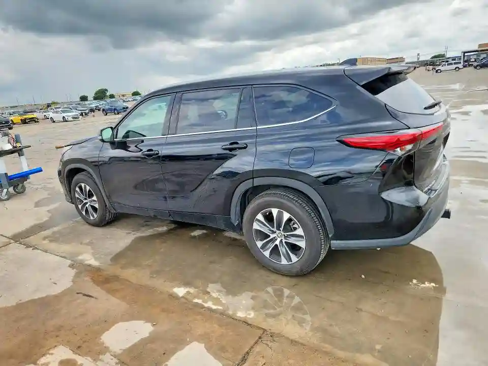 5TDGZRAHXNS555782 2022 TOYOTA HIGHLANDER-1
