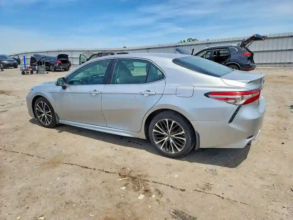 4T1B11HK3JU650545 2018 TOYOTA CAMRY-1