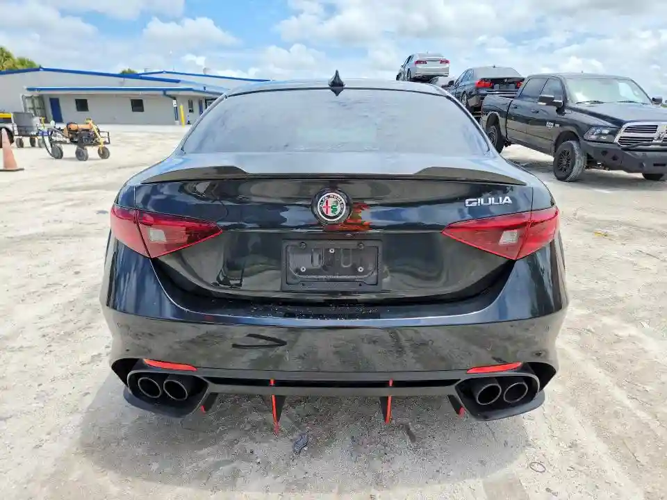 ZARFAEAV2H7518277 2017 ALFA ROMEO GIULIA-5