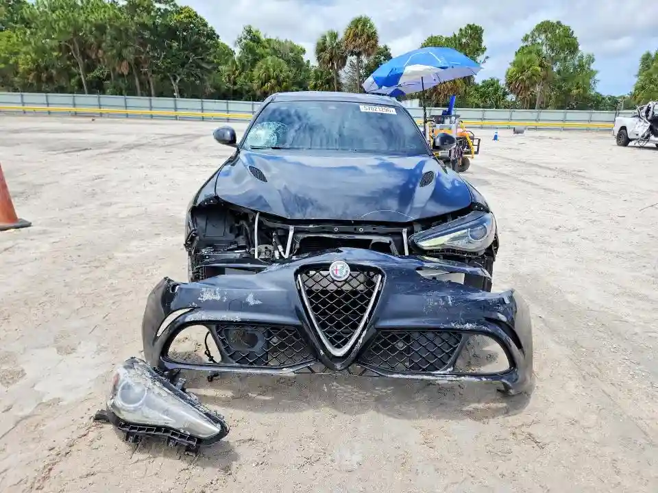 ZARFAEAV2H7518277 2017 ALFA ROMEO GIULIA-4