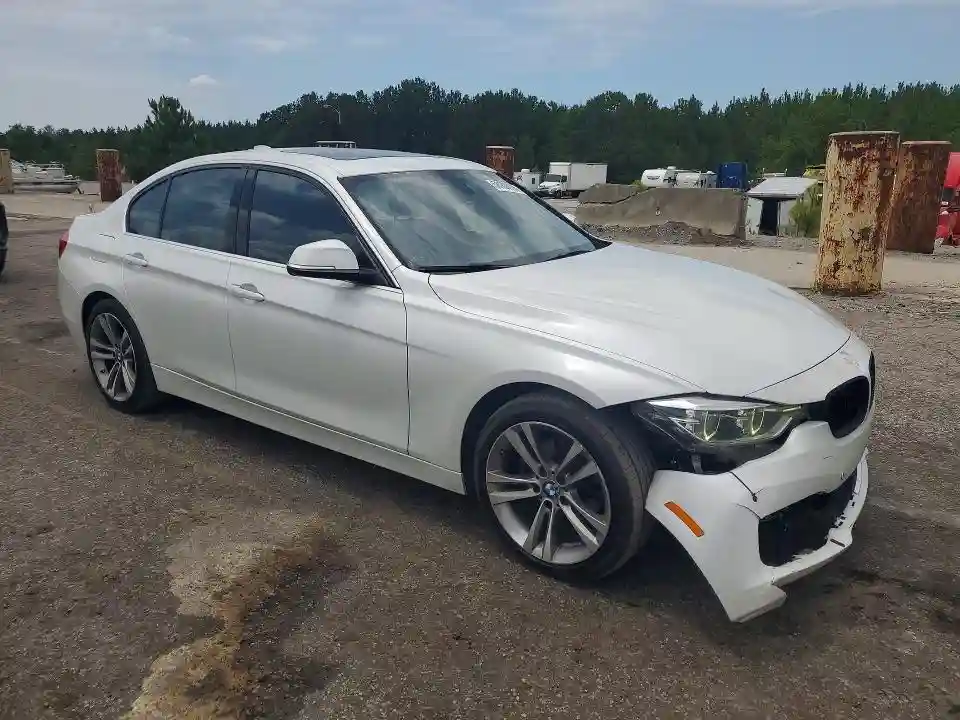 WBA8B9G37HNU52699 2017 BMW 3 SERIES-3