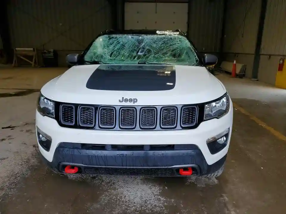 3C4NJDDB5KT721782 2019 JEEP COMPASS-4