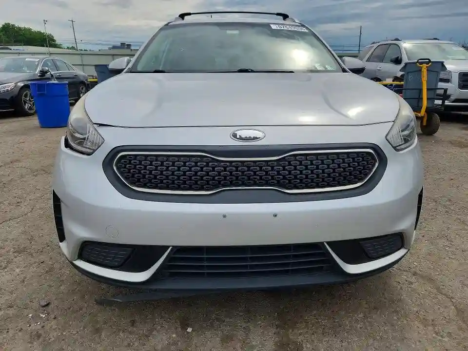 KNDCB3LC8K5217395 2019 KIA NIRO-4