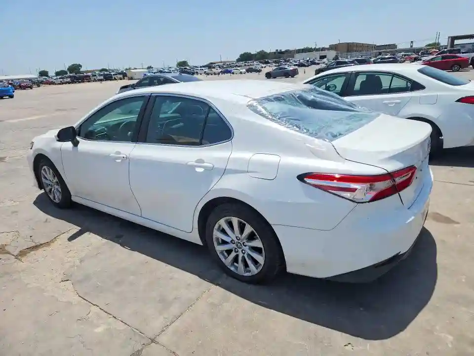 4T1B11HK1JU070761 2018 TOYOTA CAMRY-1